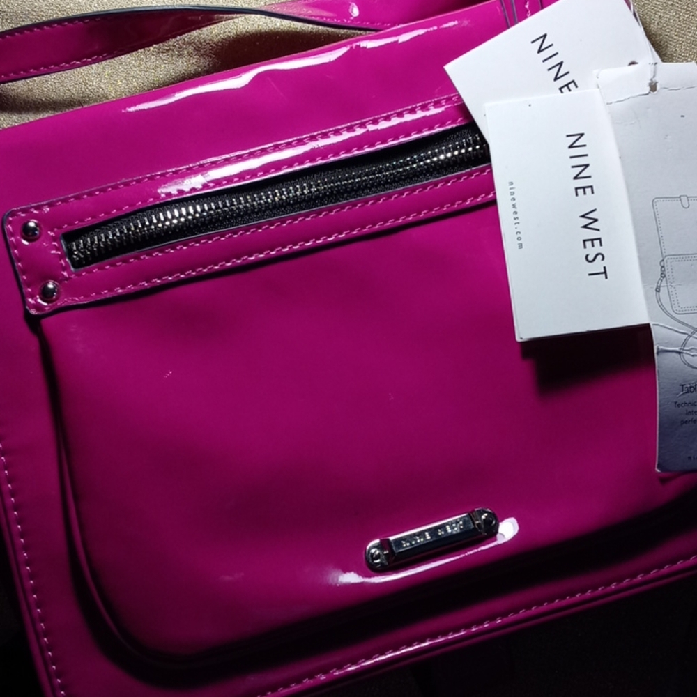 NINE WEST TABLET CROSSBODY